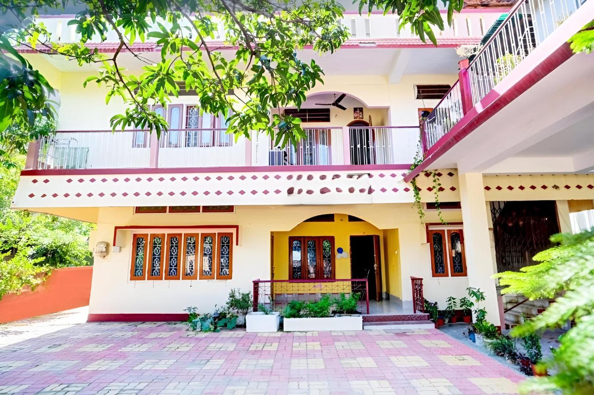 Capital Heritage Homestay Ґувахаті Екстер'єр фото